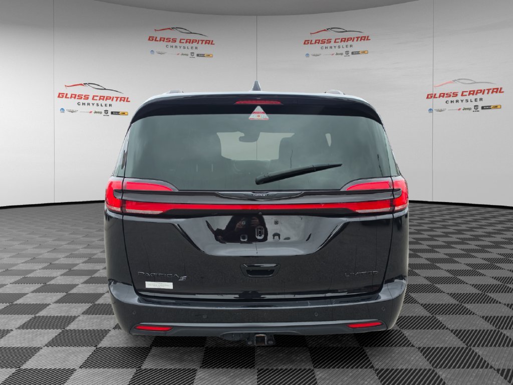 Used 2024 Chrysler Pacifica Limited w/ S Appearance Package FWD image 6