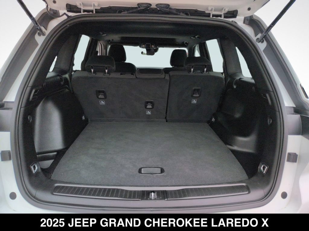 Used 2025 Jeep Grand Cherokee Laredo X AWD/4WD image 24