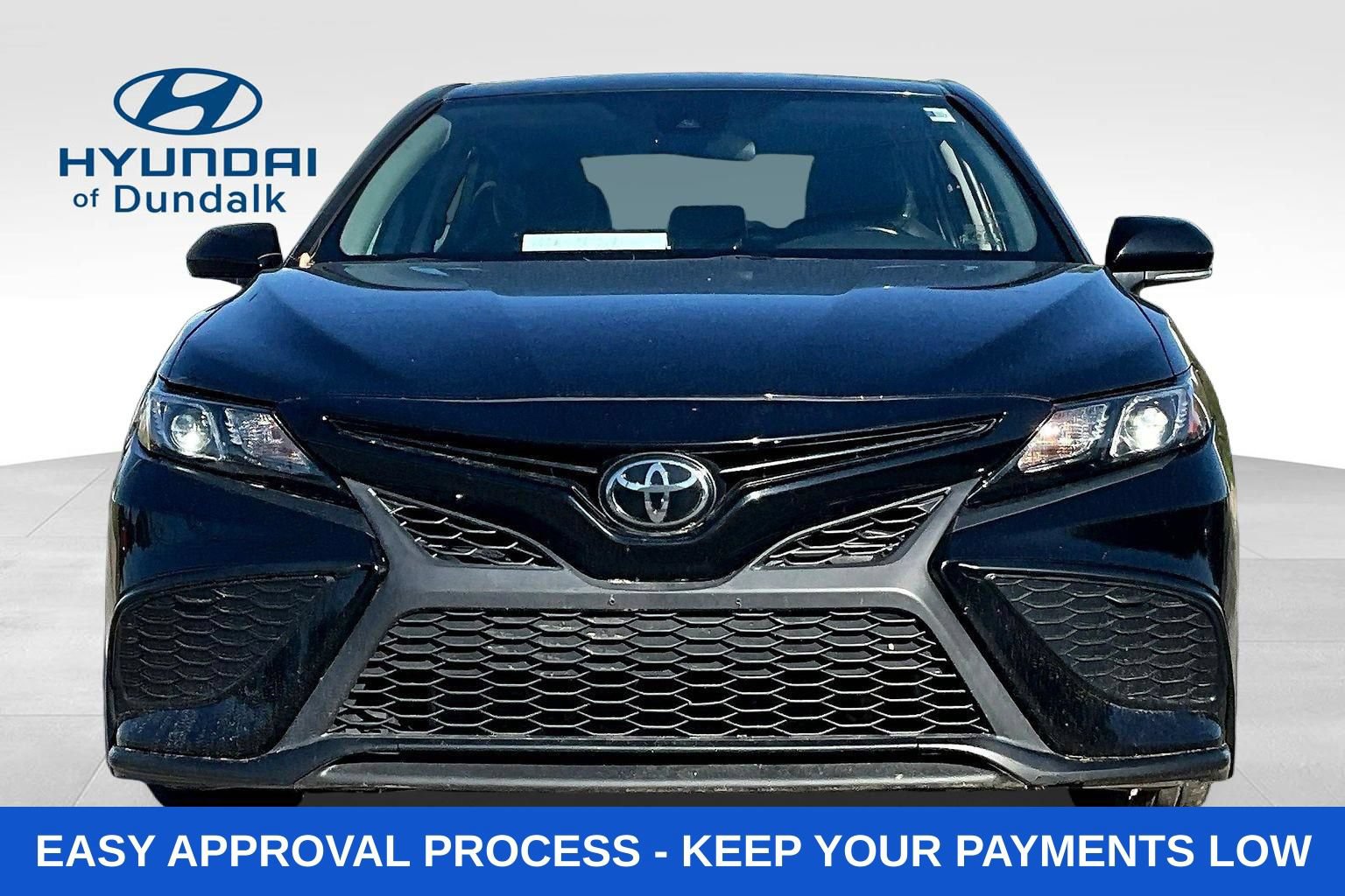 Used 2022 Toyota Camry SE FWD image 2