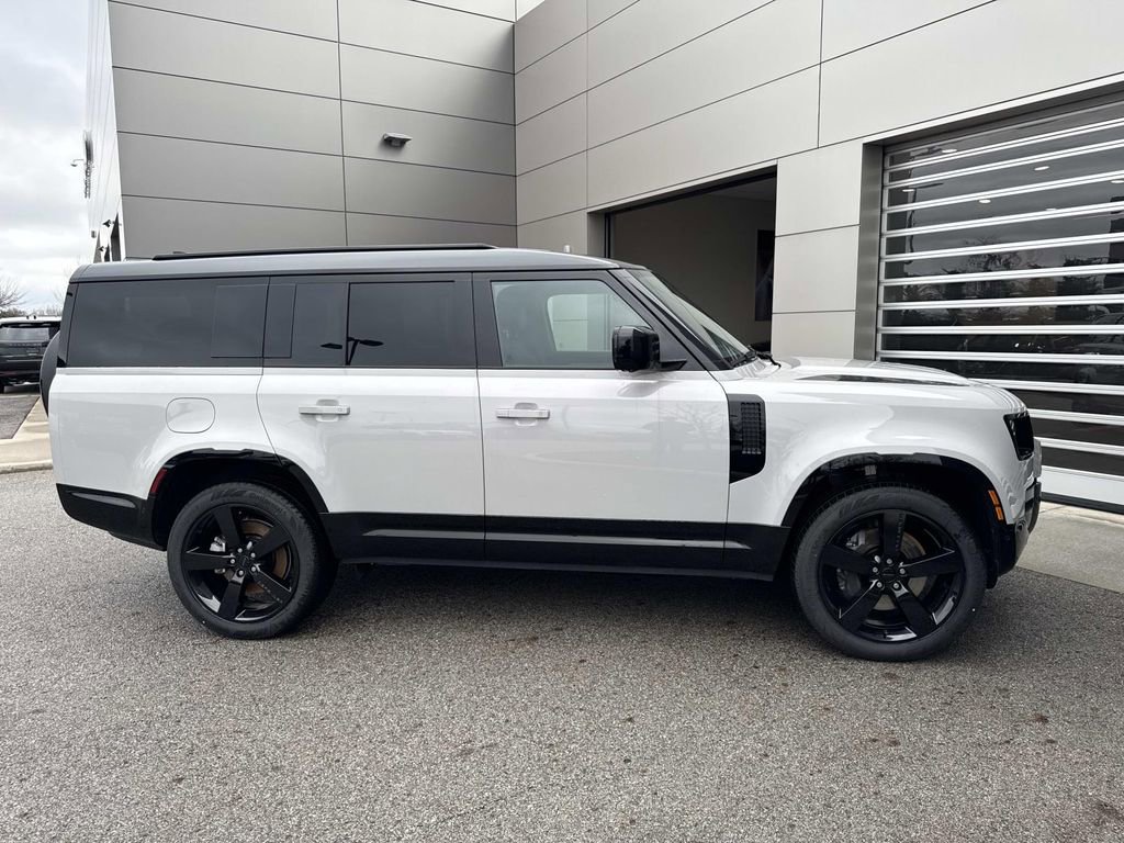 New 2026 Land Rover Defender 130 X-Dynamic SE image 8