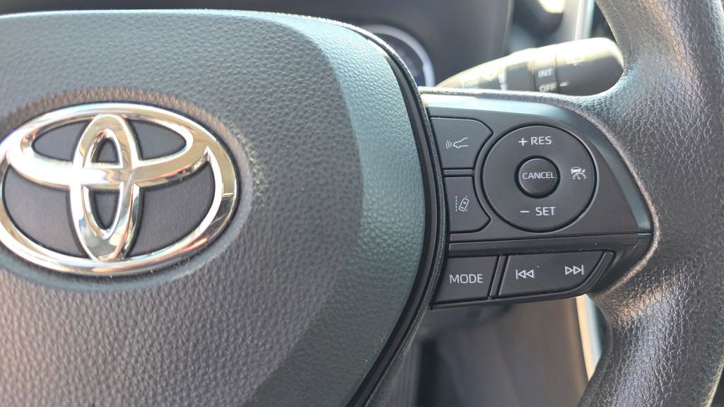 Used 2025 Toyota RAV4 XLE image 15