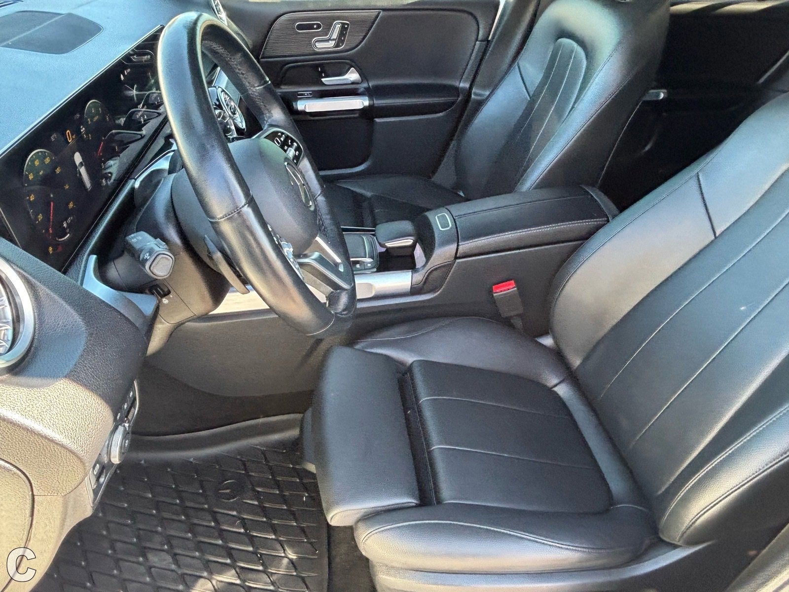 Used 2023 Mercedes-Benz GLB 250 image 12