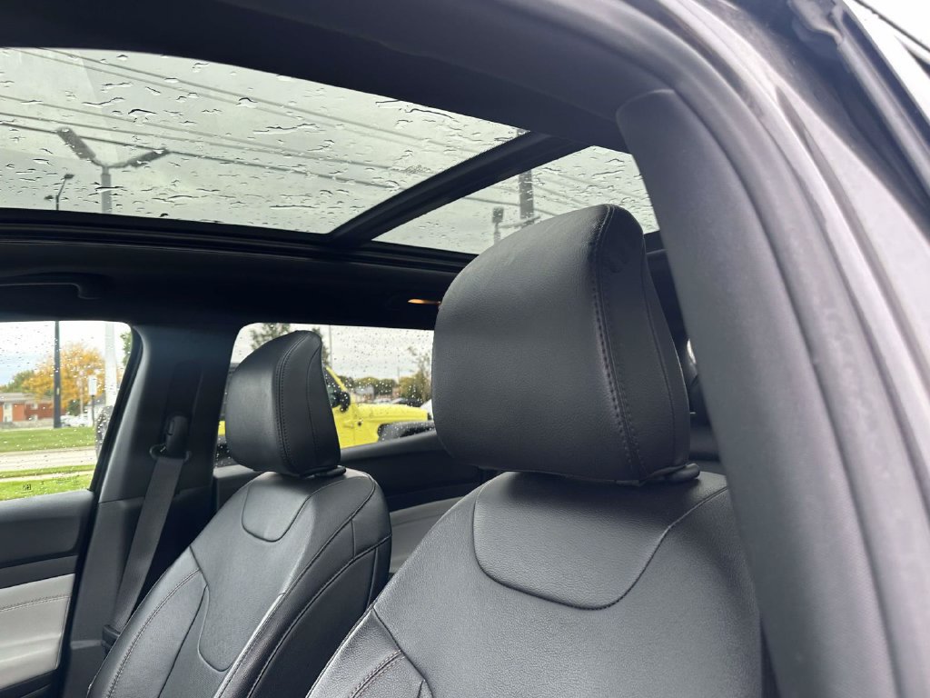 Used 2023 Jeep Compass Limited w/ Sun and Sound Group AWD/4WD image 21
