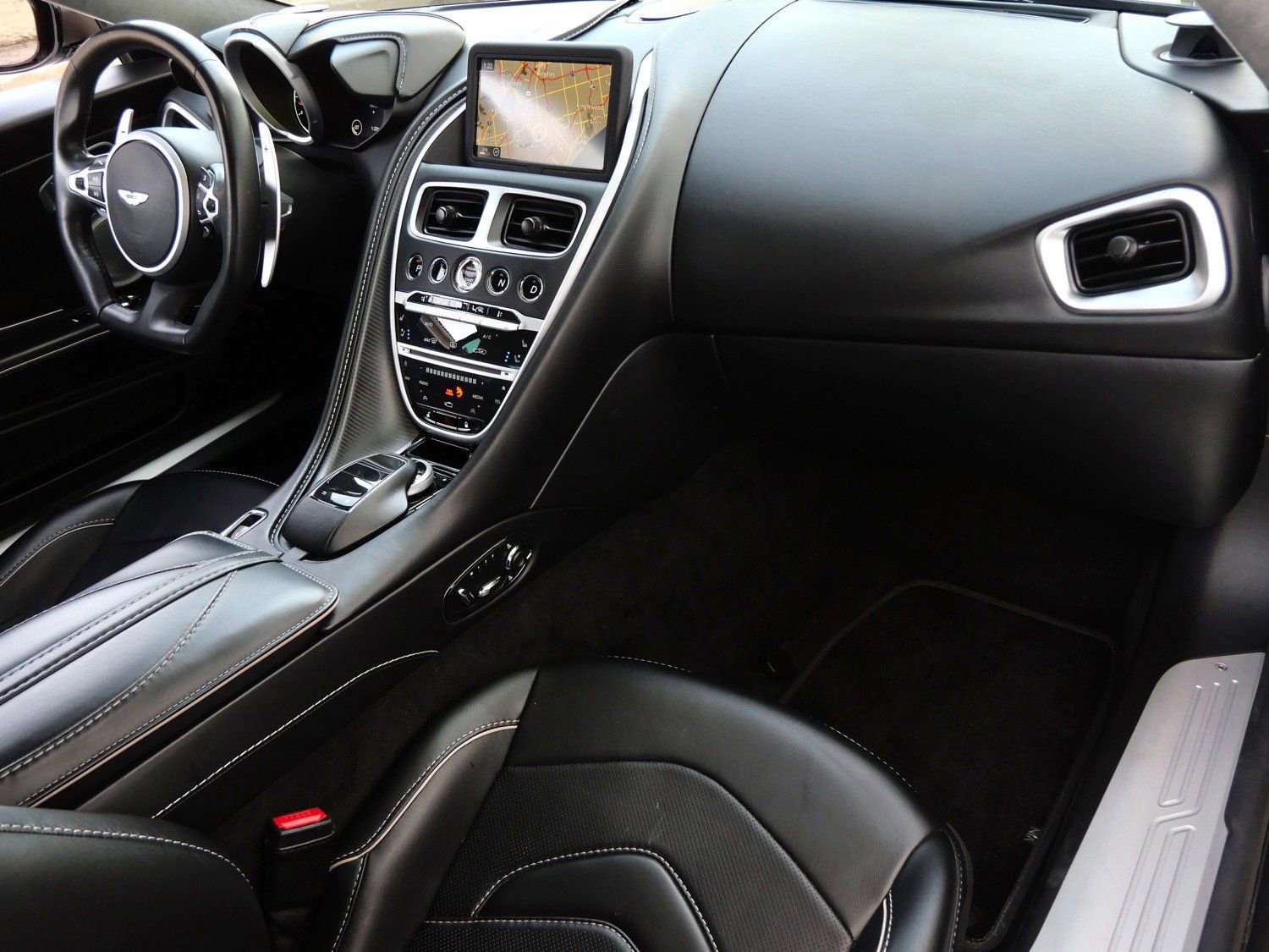 Used 2019 Aston Martin DBS Superleggera image 10