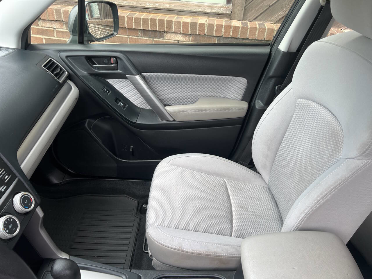 Used 2018 Subaru Forester 2.5i w/ Alloy Wheel Package image 11