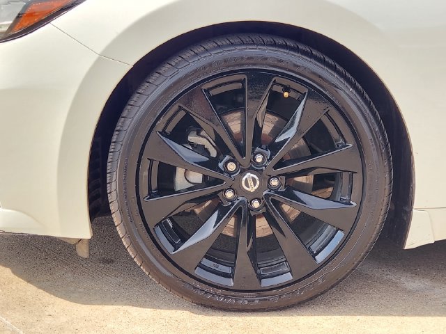 Used 2019 Nissan Maxima SR w/ Premium Package FWD image 8