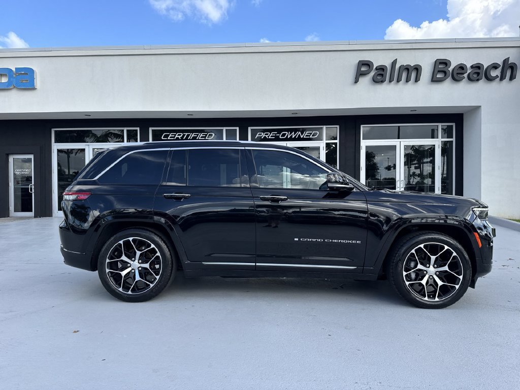 Used 2023 Jeep Grand Cherokee Summit AWD/4WD image 23