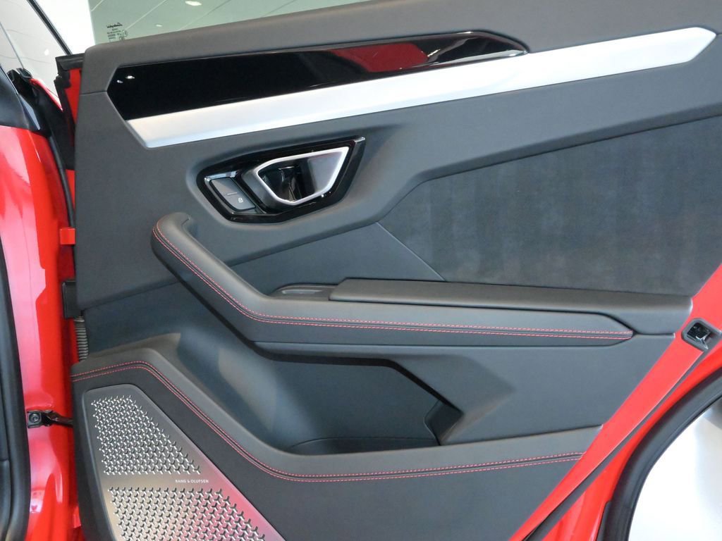 Used 2020 Lamborghini Urus image 25