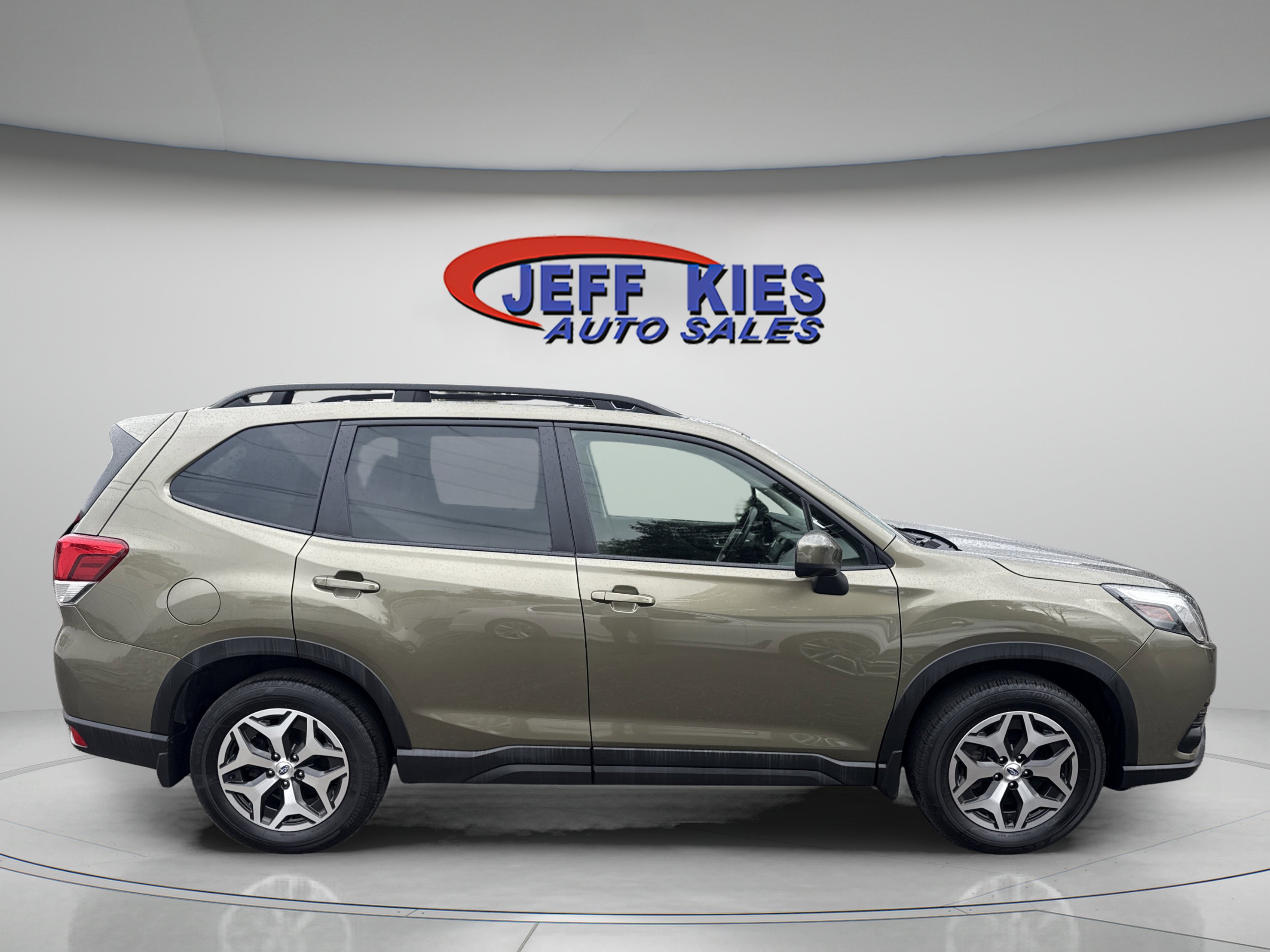 Used 2023 Subaru Forester Premium AWD/4WD image 4
