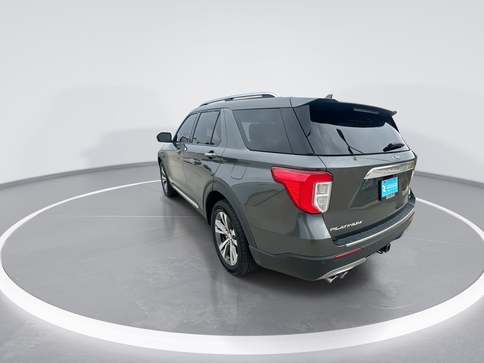 Used 2020 Ford Explorer Platinum w/ Premium Technology Package AWD/4WD image 6