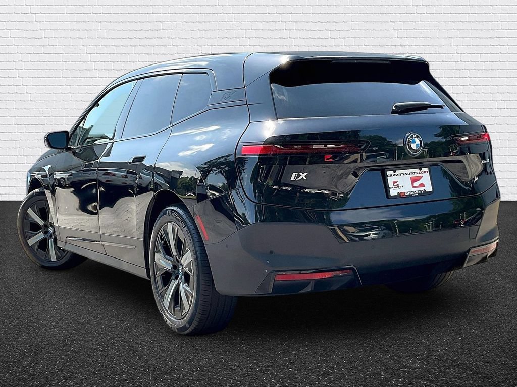 Used 2024 BMW iX xDrive50 w/ Premium Package AWD/4WD image 4