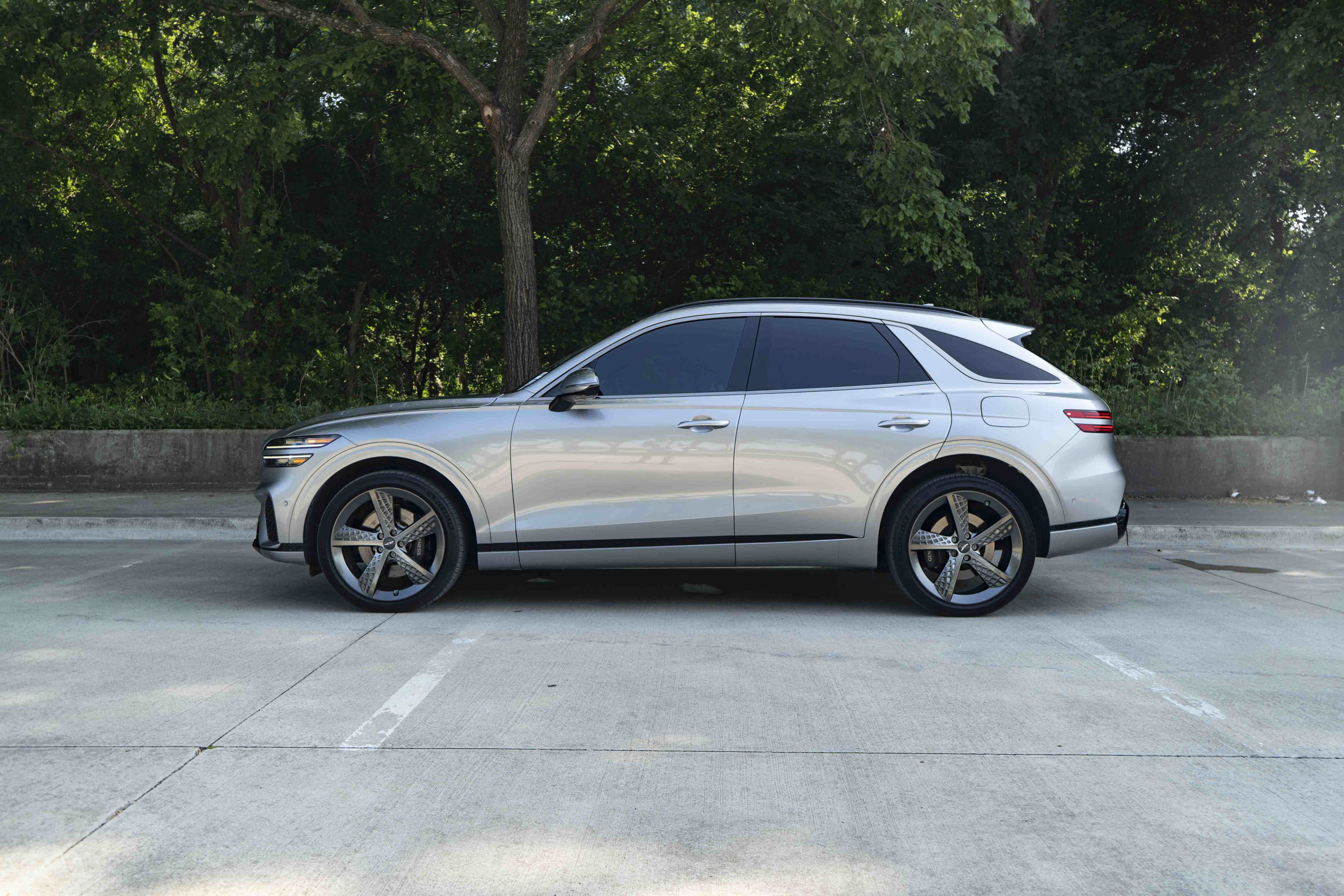 Used 2024 Genesis GV70 3.5T Sport w/ Sport Advanced Package AWD/4WD image 6