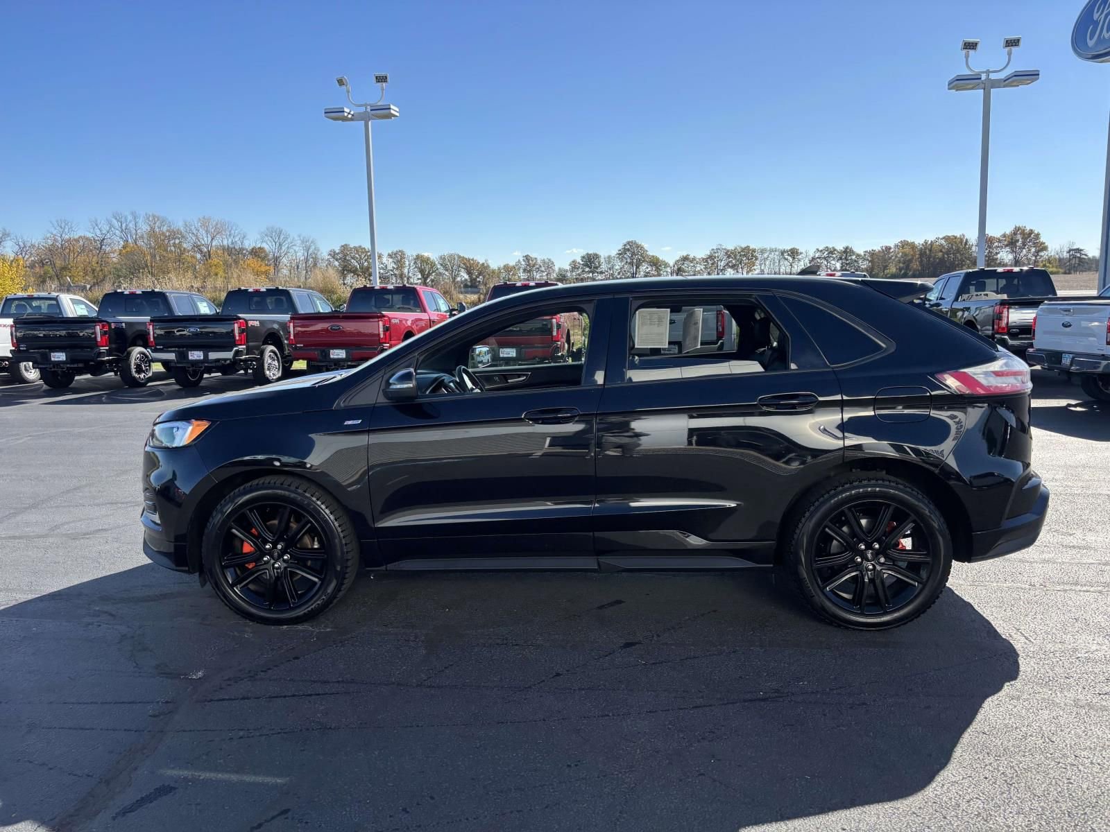 Certified 2020 Ford Edge ST-Line w/ Cold Weather Package image 5