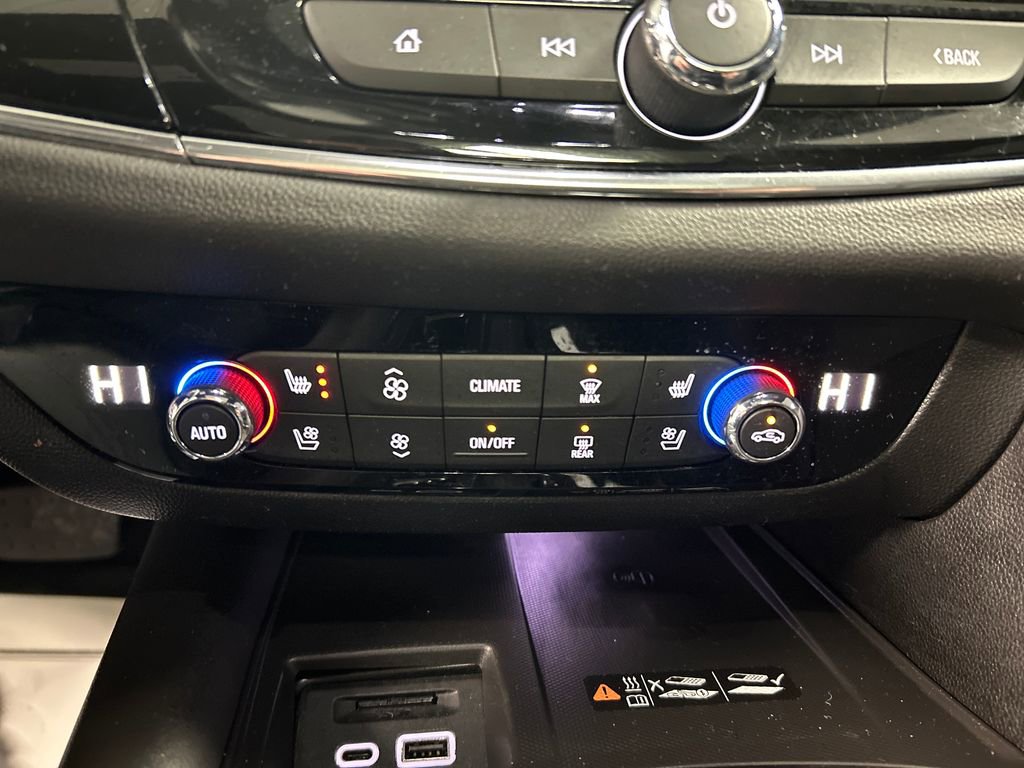 Used 2024 Buick Enclave Avenir w/ Avenir Technology Package image 19