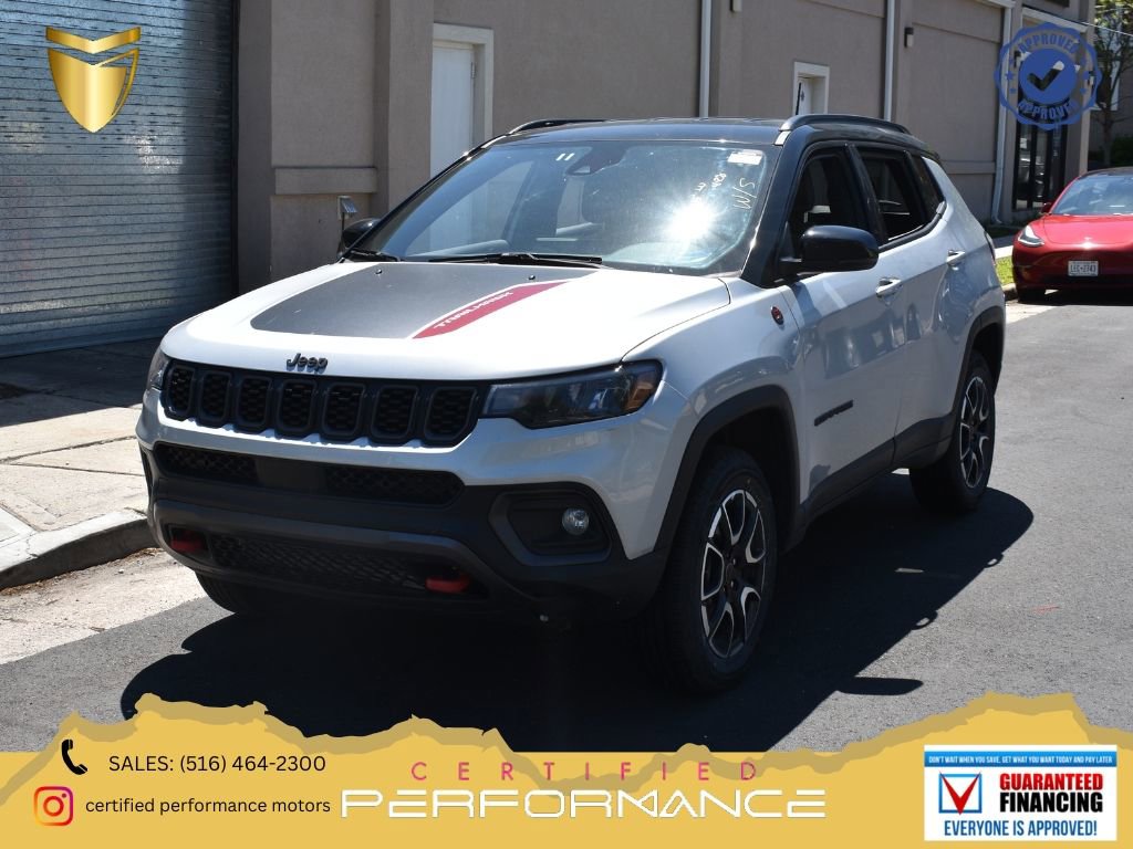 Used 2025 Jeep Compass Trailhawk w/ Trailer Tow Group AWD/4WD image 1