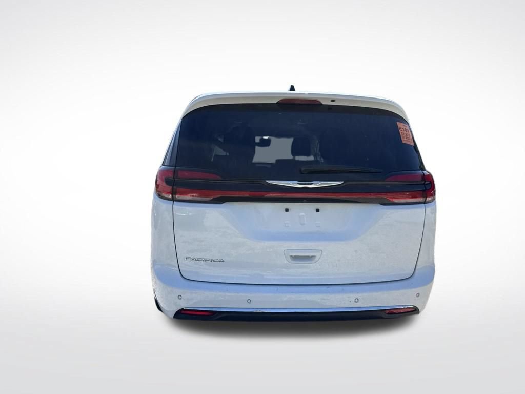 Used 2024 Chrysler Pacifica Touring-L FWD image 14