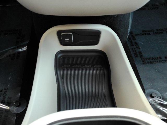 Used 2024 Chrysler Pacifica Limited FWD image 51
