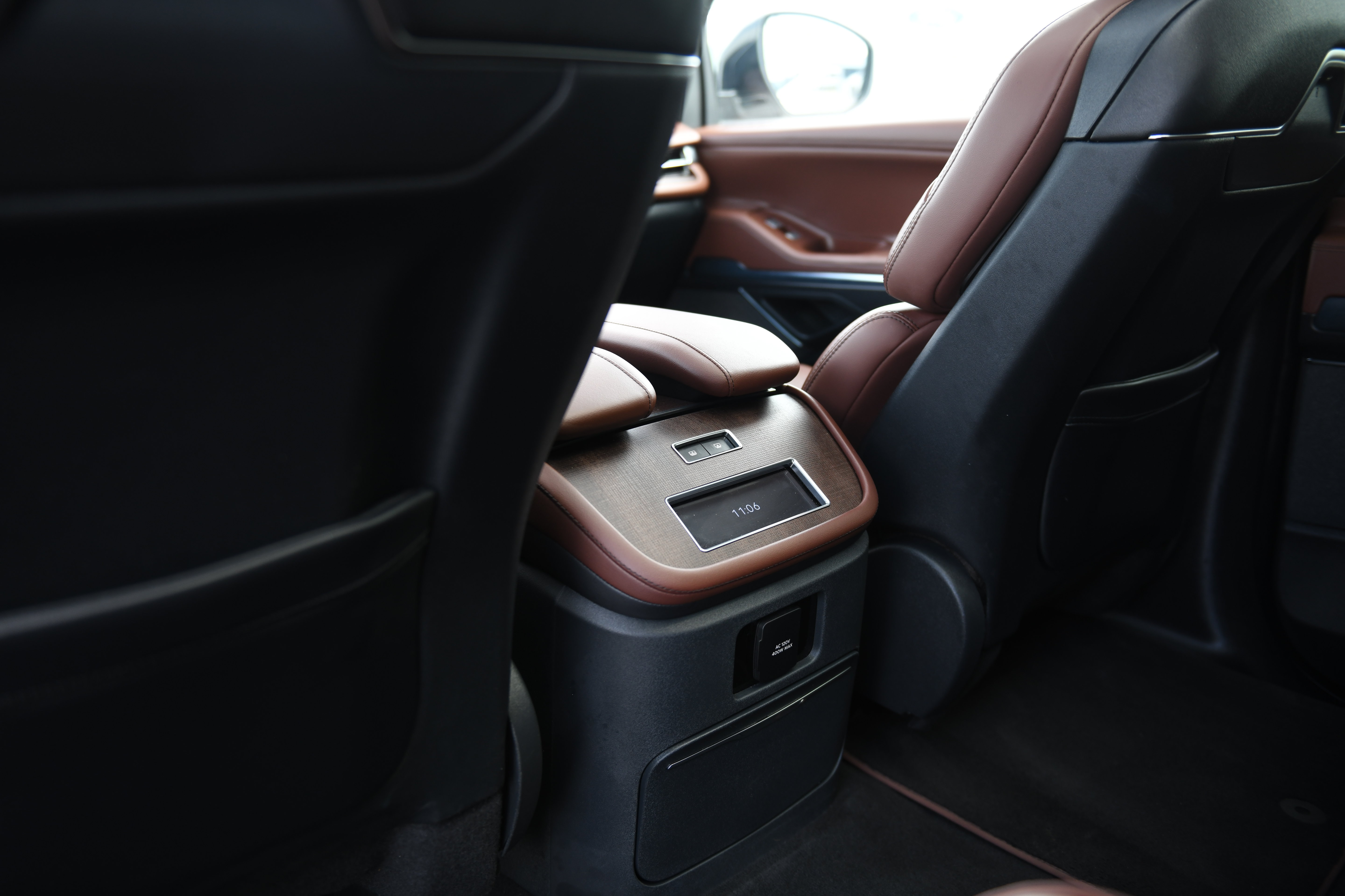 Used 2025 Lincoln Navigator Reserve AWD/4WD image 17