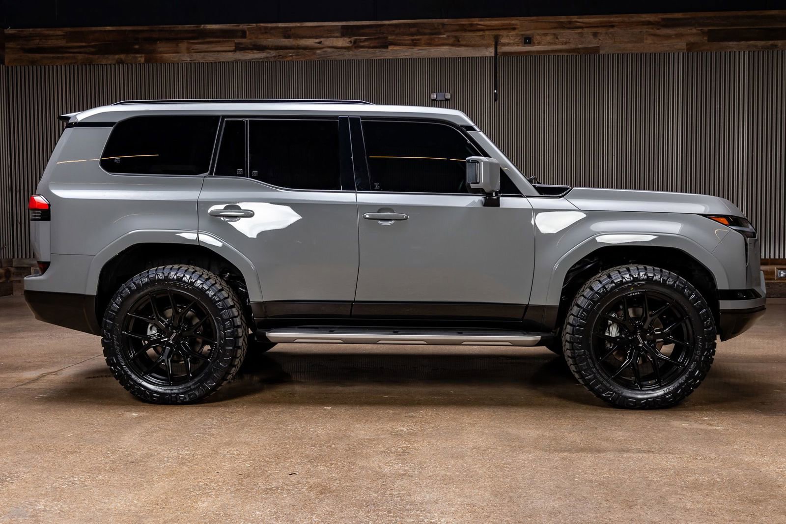 Used 2025 Lexus GX 550 image 11