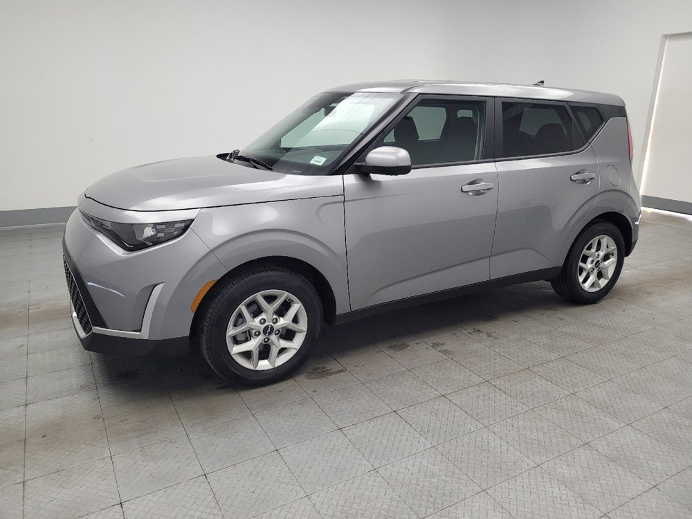 Used 2025 Kia Soul LX image 2