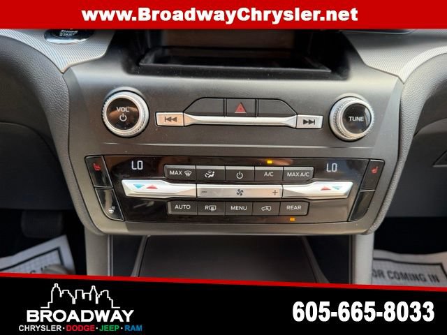 Used 2020 Ford Explorer XLT w/ Equipment Group 202A AWD/4WD image 21