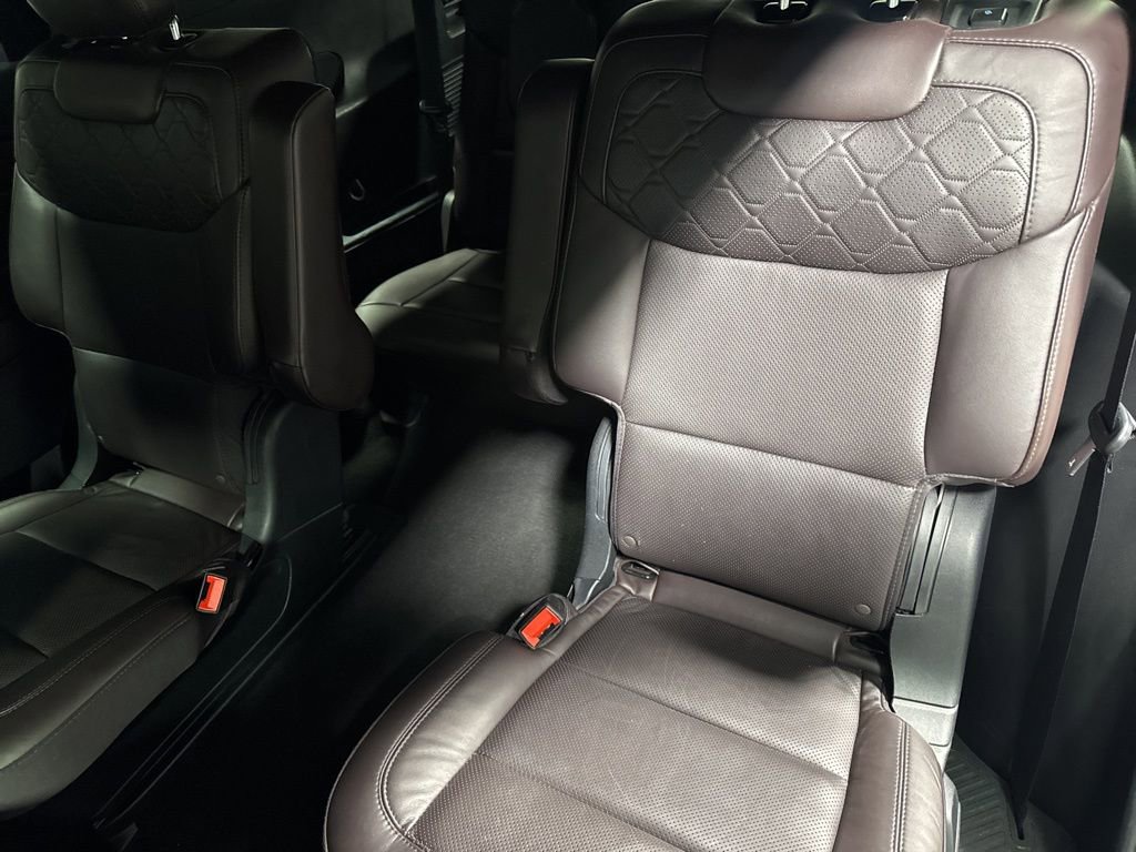 Used 2025 Ford Explorer Platinum w/ LUX Leather Package AWD/4WD image 18