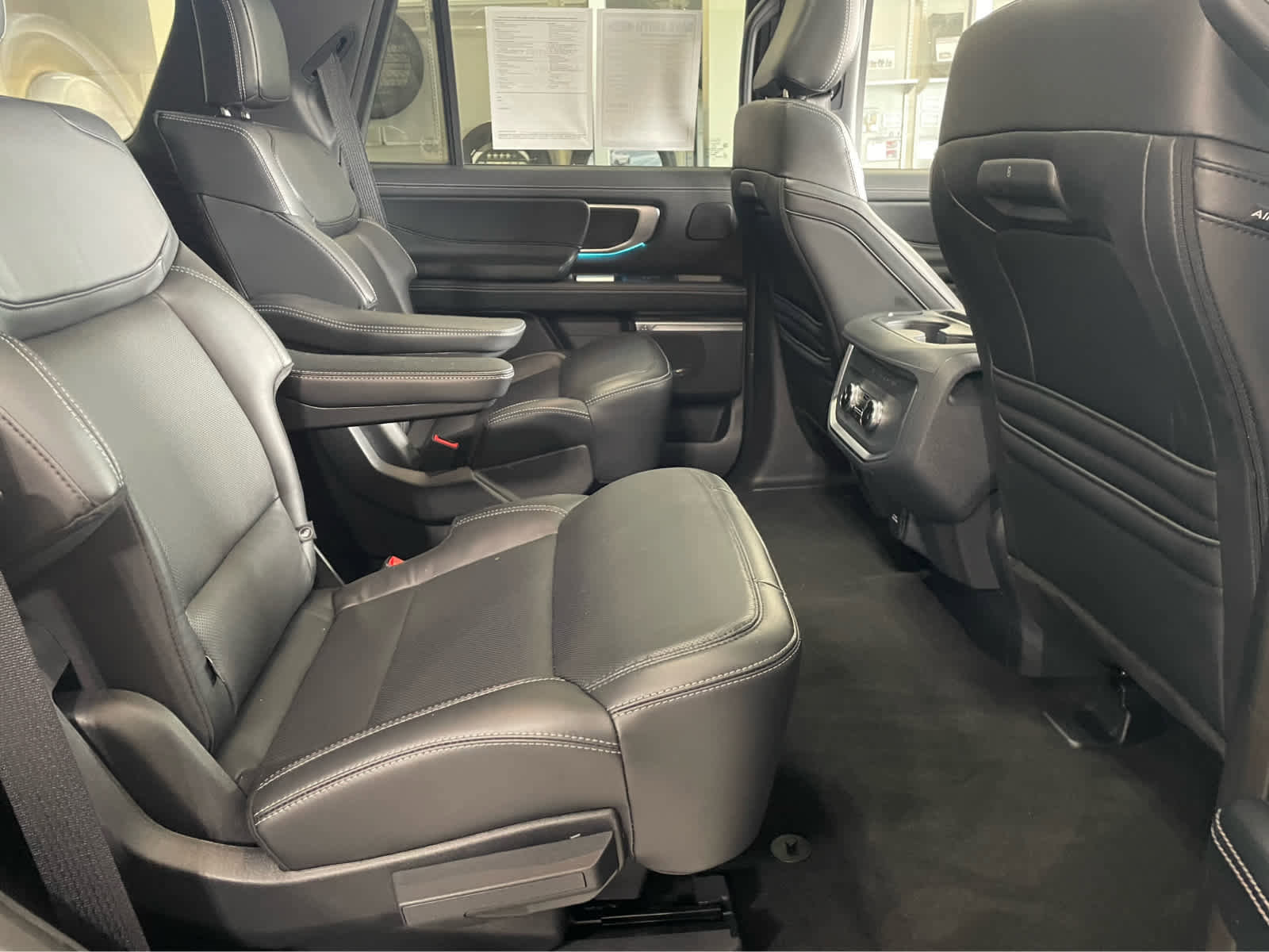 Used 2025 Ford Expedition Platinum w/ Stealth Performance Package AWD/4WD image 43