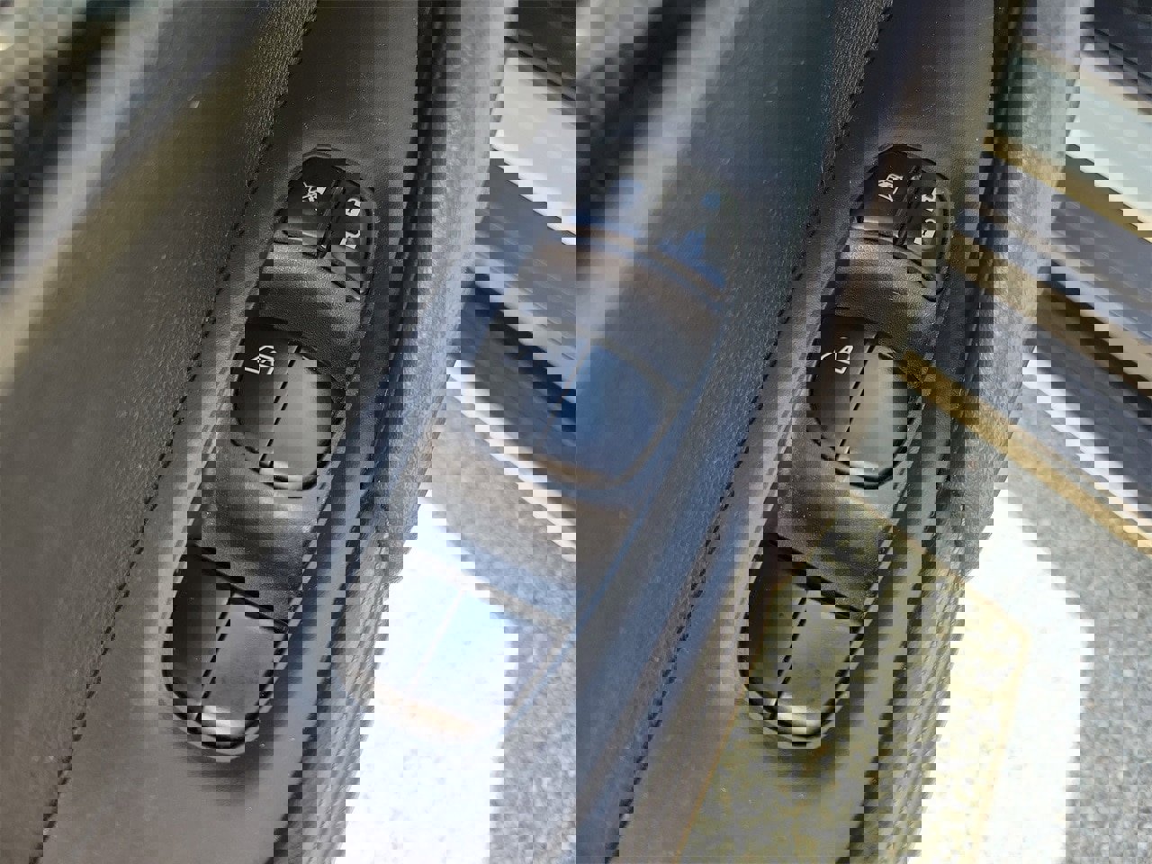 Used 2017 Nissan Rogue SL image 15