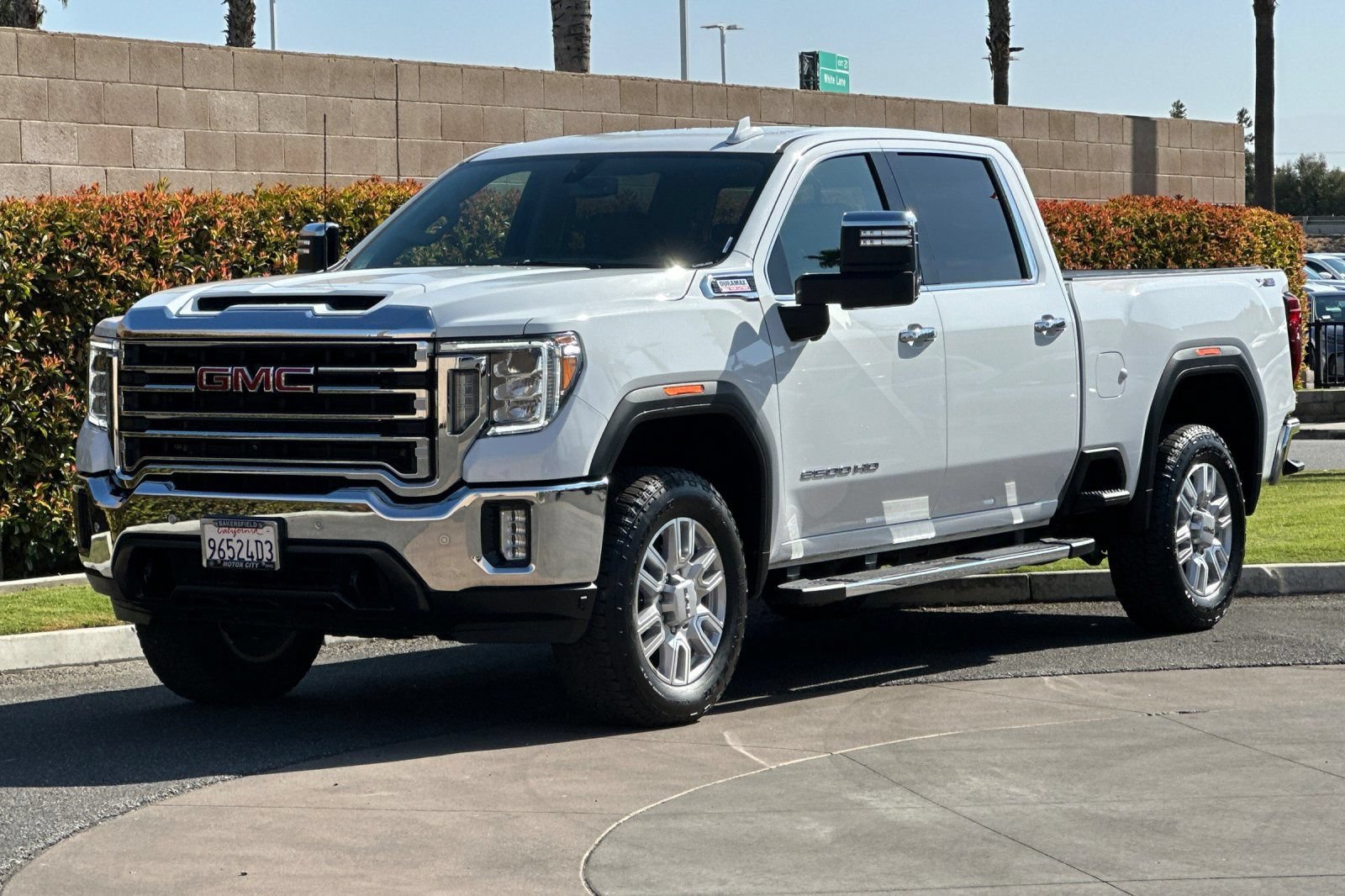 Used 2021 GMC Sierra 2500 SLT w/ SLT Preferred Package AWD/4WD image 8