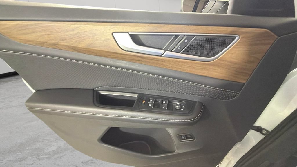 Used 2024 Volkswagen Atlas SE FWD image 25