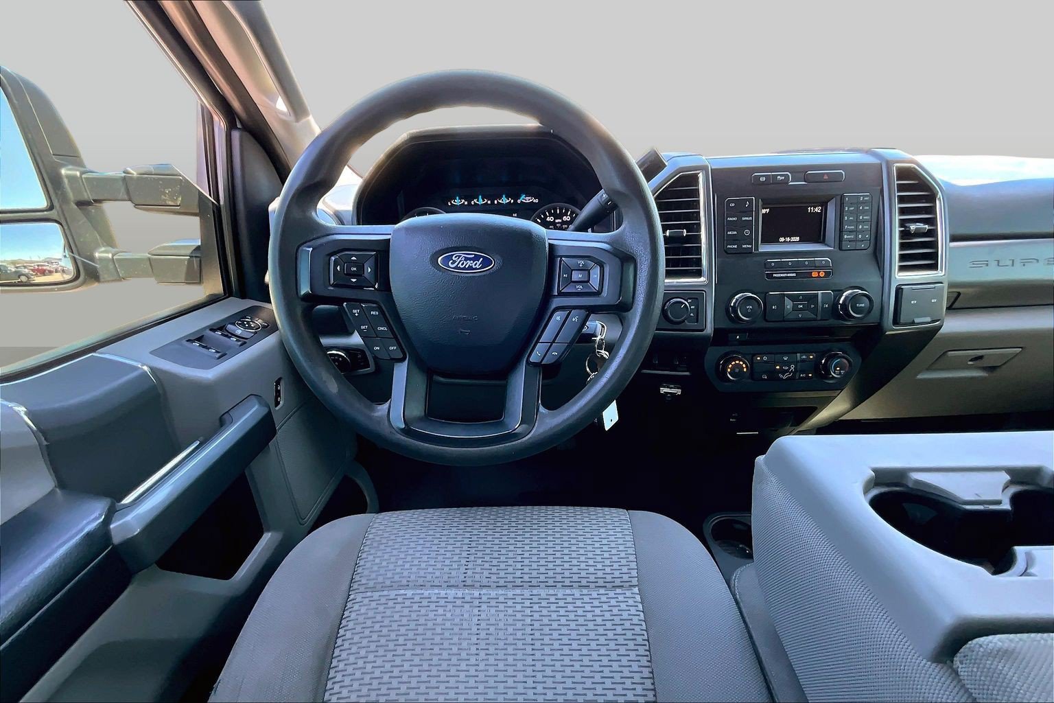 Used 2017 Ford F250 XLT AWD/4WD image 5