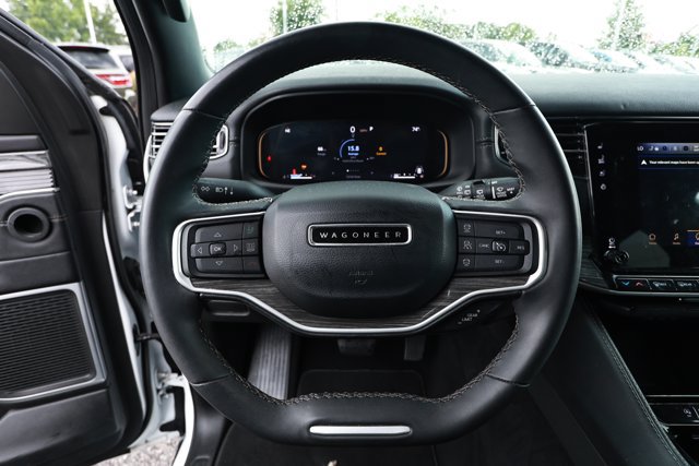 Used 2022 Jeep Wagoneer Series III AWD/4WD image 11