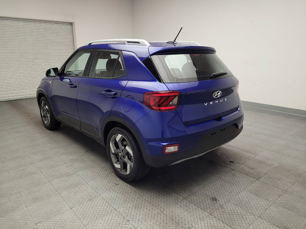 Used 2025 Hyundai Venue SEL image 5