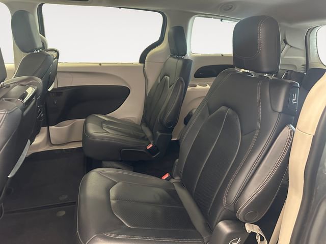 Used 2017 Chrysler Pacifica Touring-L Plus w/ Tire & Wheel Group FWD image 13