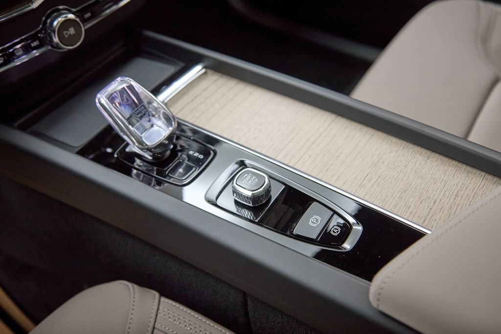 New 2026 Volvo XC60 T8 Plus w/ Protection Package Premier image 17