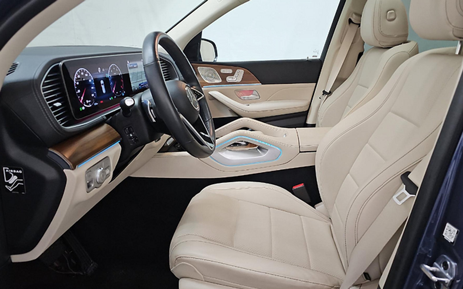 Used 2024 Mercedes-Benz GLS 450 4MATIC image 2
