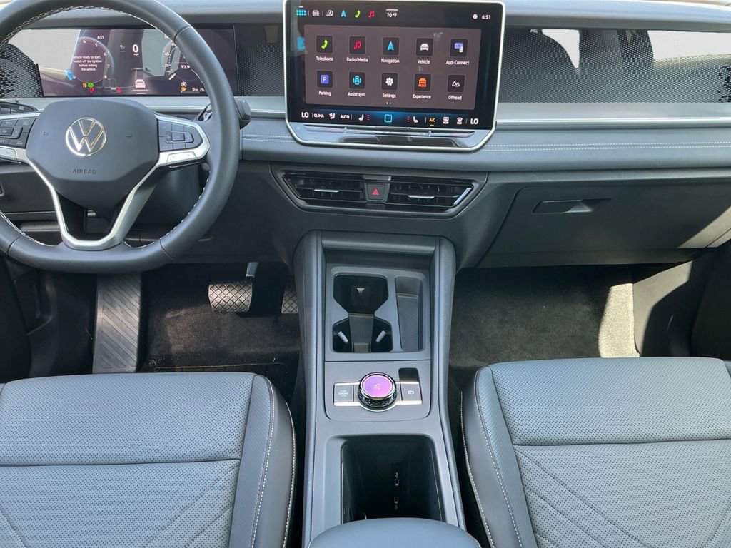 New 2025 Volkswagen Tiguan SE image 11