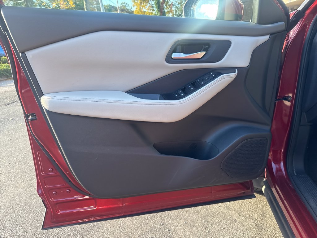 Used 2025 Nissan Rogue SV AWD/4WD image 18