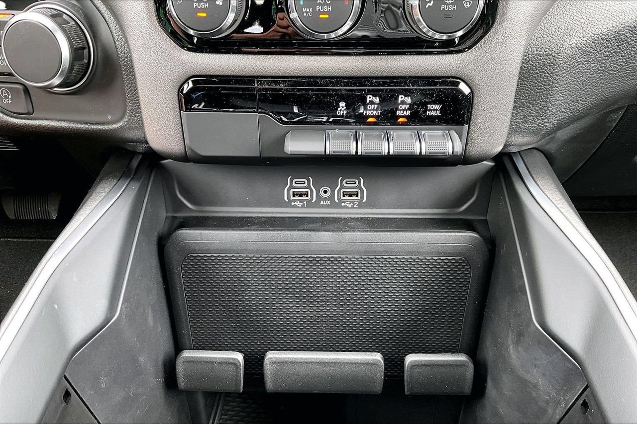 New 2026 RAM 1500 Express AWD/4WD image 16