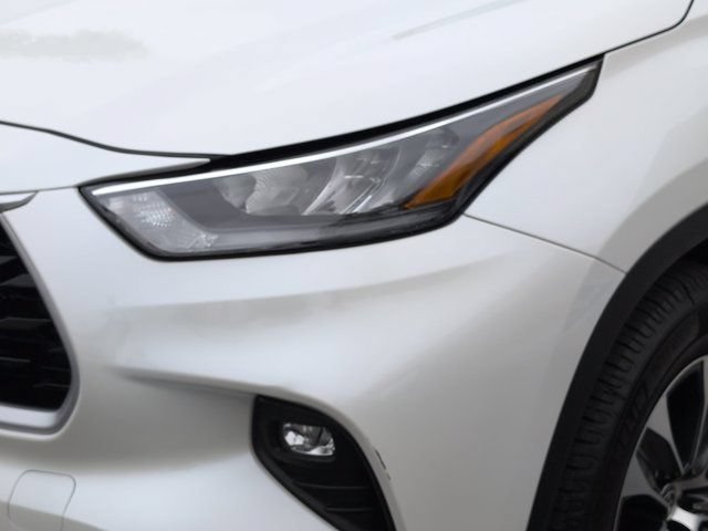 Used 2020 Toyota Highlander XLE AWD/4WD image 10