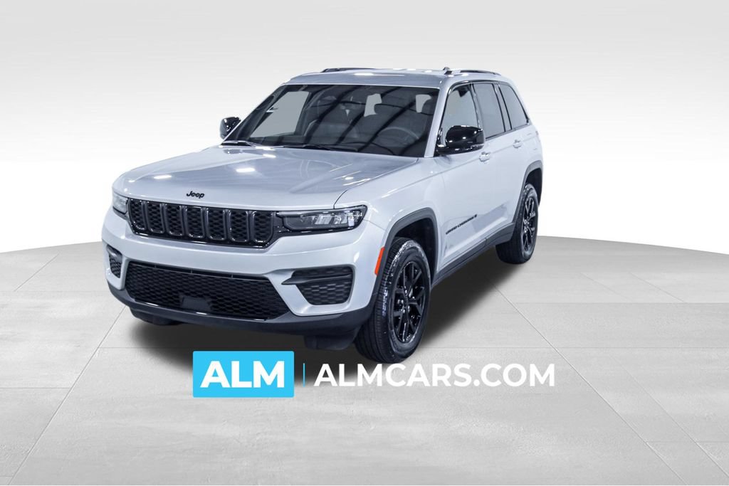 Used 2025 Jeep Grand Cherokee Altitude AWD/4WD image 1