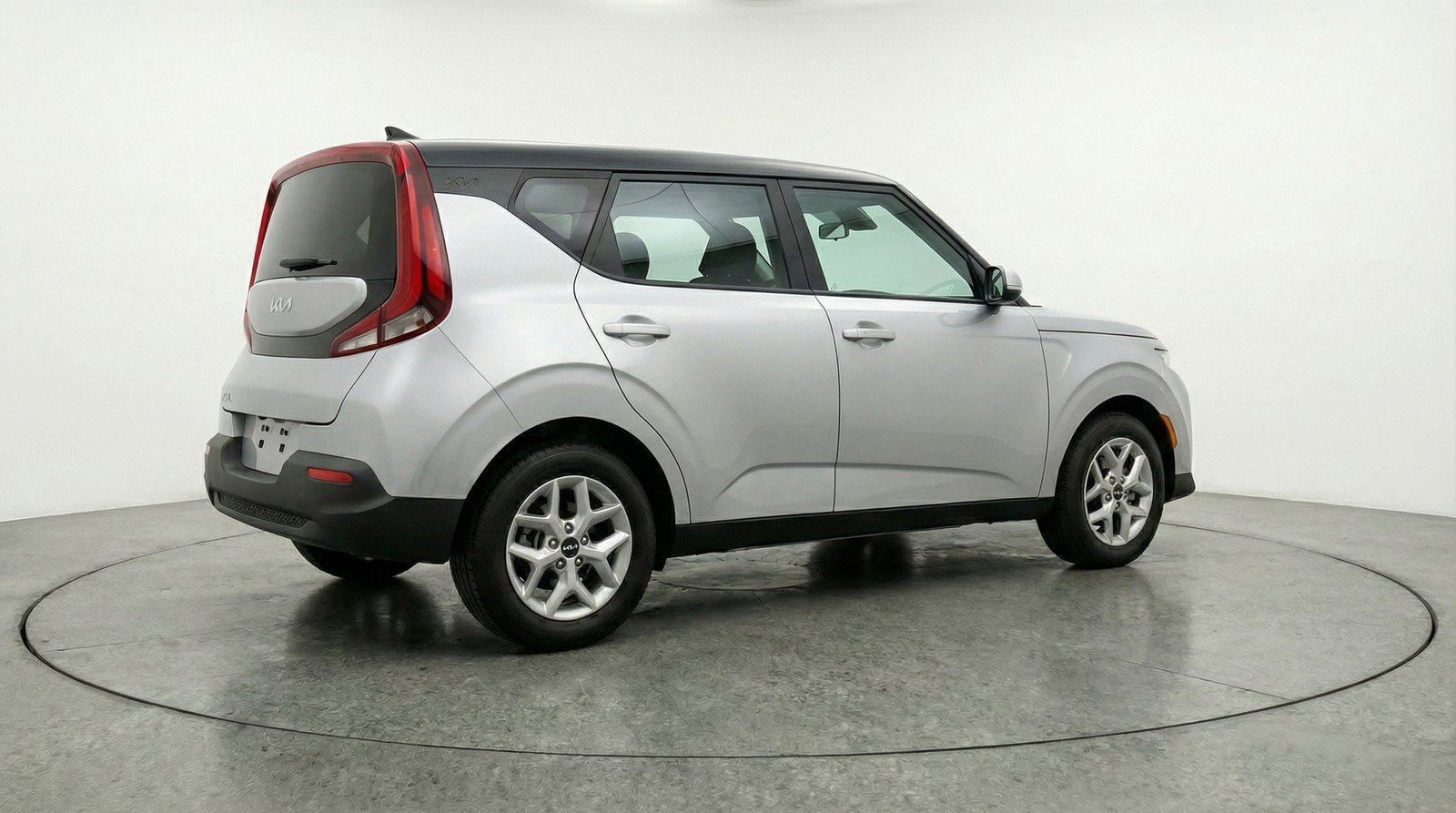 Used 2025 Kia Soul LX w/ LX Technology Package FWD image 9