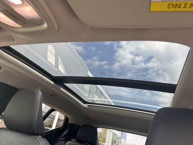 Certified 2025 Volvo XC40 B5 Plus AWD/4WD image 27