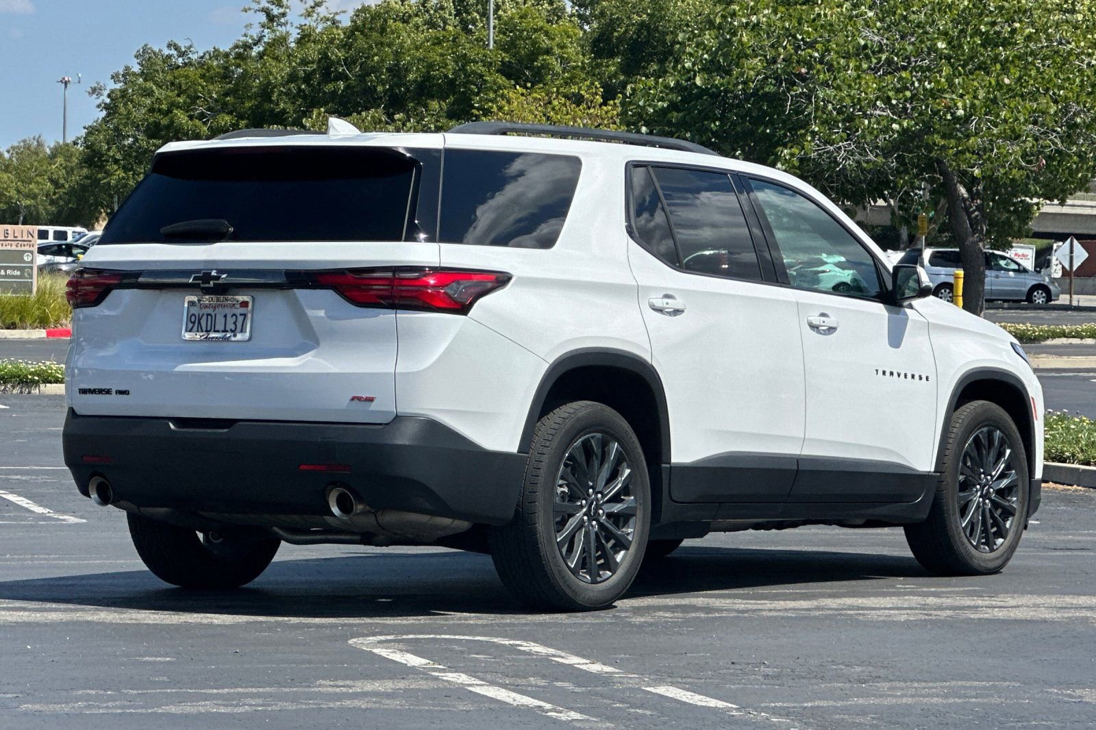 Used 2023 Chevrolet Traverse RS w/ LPO, Floor Liner Package AWD/4WD image 4