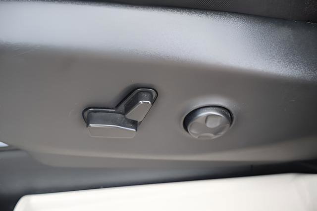 Used 2023 Chrysler Pacifica Limited FWD image 10