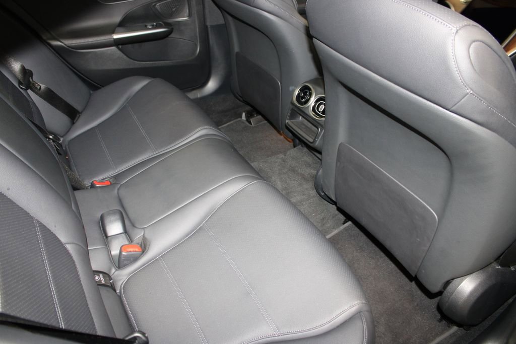 Used 2025 Mercedes-Benz C 300 Sedan image 22