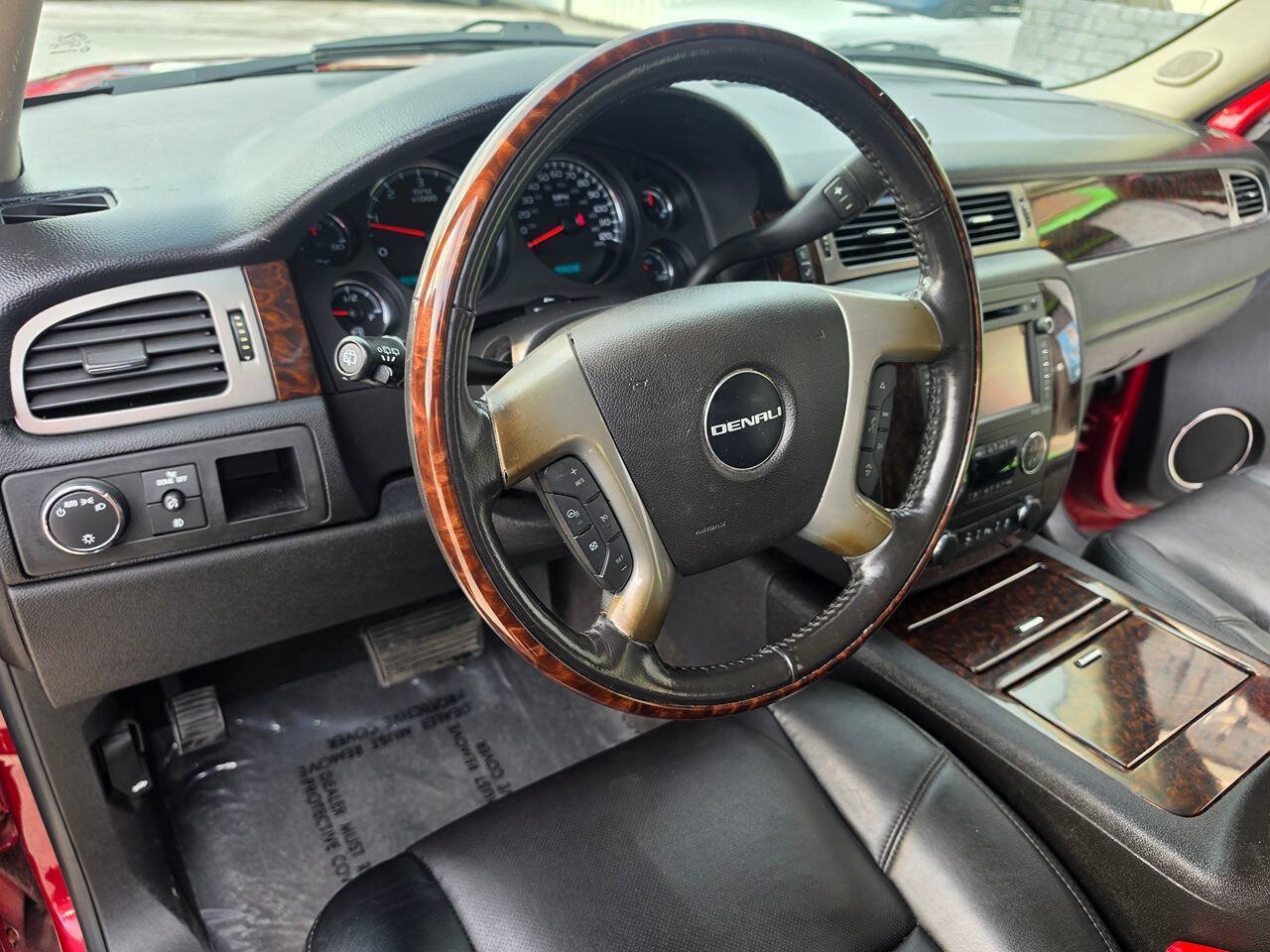 Used 2014 GMC Yukon Denali RWD image 28