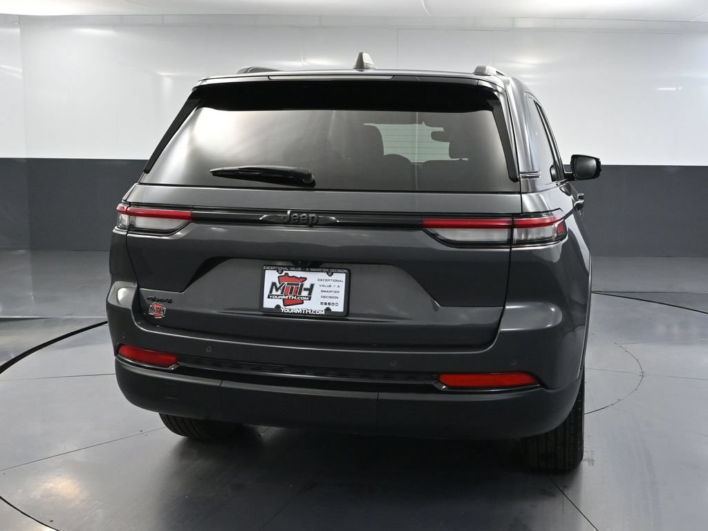 Used 2024 Jeep Grand Cherokee Altitude AWD/4WD image 5