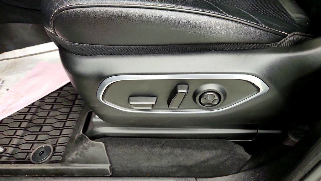 Used 2023 Jeep Wagoneer 4WD w/ Convenience Group I image 11