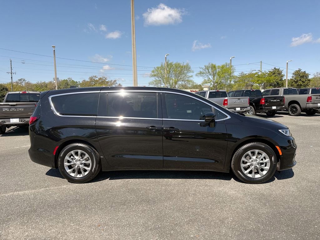 New 2026 Chrysler Pacifica Limited w/ Trailer Tow Group FWD image 2